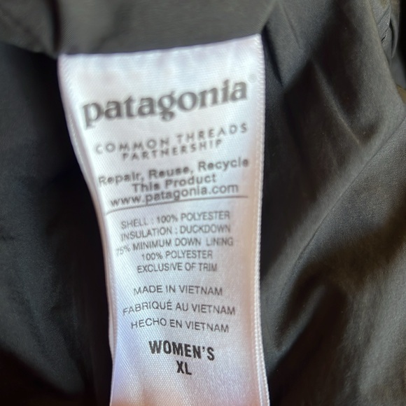 Black Women's Patagonia Down Jacket - Picture 6 of 6